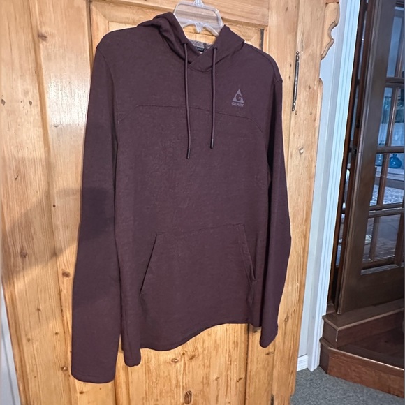 Gerry Burgundy Hoodie Size Medium Like New Sporty Athleisure Comfy - Picture 9 of 9